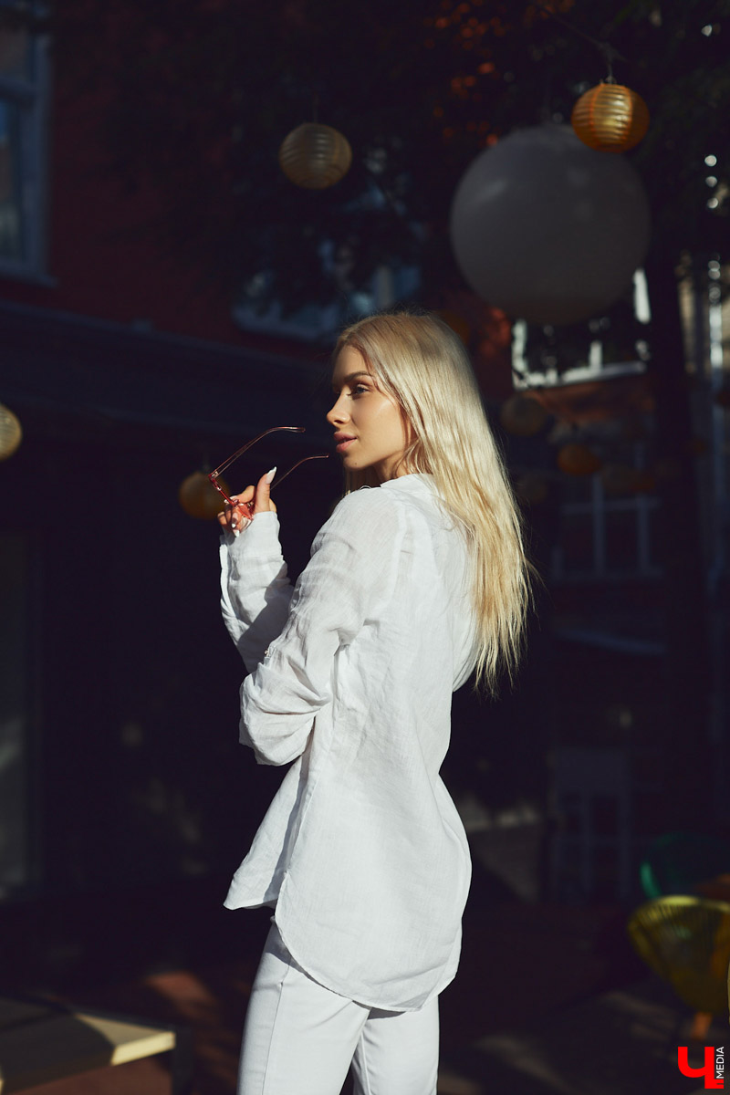 Как уверенно сочетать в своем гардеробе лаконичный монохром для работы и «Барби-стайл» для наслаждения жизнью? Ищем ответ в шкафу у эксперта по декору интерьеров.