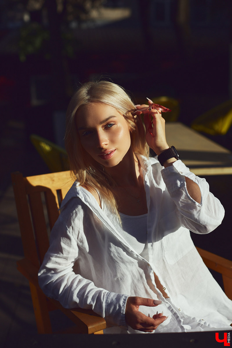 Как уверенно сочетать в своем гардеробе лаконичный монохром для работы и «Барби-стайл» для наслаждения жизнью? Ищем ответ в шкафу у эксперта по декору интерьеров.