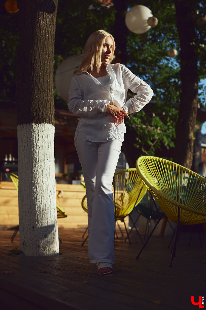 Как уверенно сочетать в своем гардеробе лаконичный монохром для работы и «Барби-стайл» для наслаждения жизнью? Ищем ответ в шкафу у эксперта по декору интерьеров.