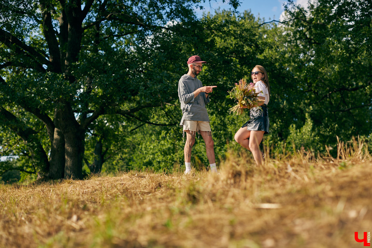 Владимирский блогер и флорист «Володя в огороде» несколько лет увлекается полевой флористикой - редким направлением цветочного дела. Учимся у мастера собирать «дорогой» подарок из бесплатного материала, то есть сорняков.