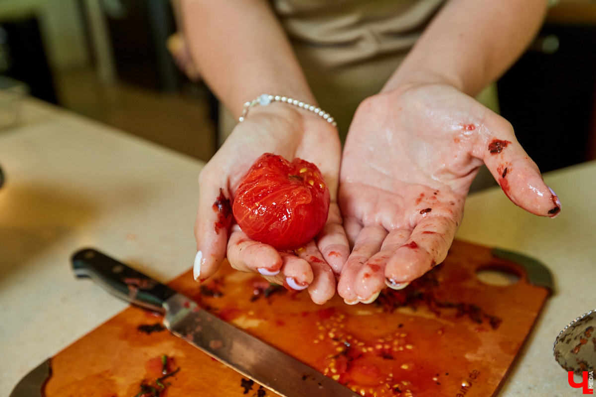 Руководитель танцевальной академии «LaViDanza» и бизнесвумен освоила навыки андалузских гаспачеро.