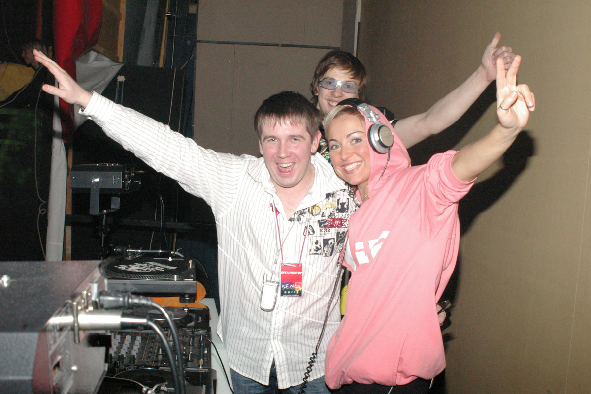 «Колизей 2000», «Ультра», «FreШ44», «Rafinad», «Studio» - сколь много значат перечисленные названия для тех, кто не чужд клубной культуры. В свое время именно в этих заведениях гремела самая актуальная музыка и проводились самые крутые тусовки. Поностальгируем? А поможет нам в этом Алекс Кокс – диджей и клубный продюсер.