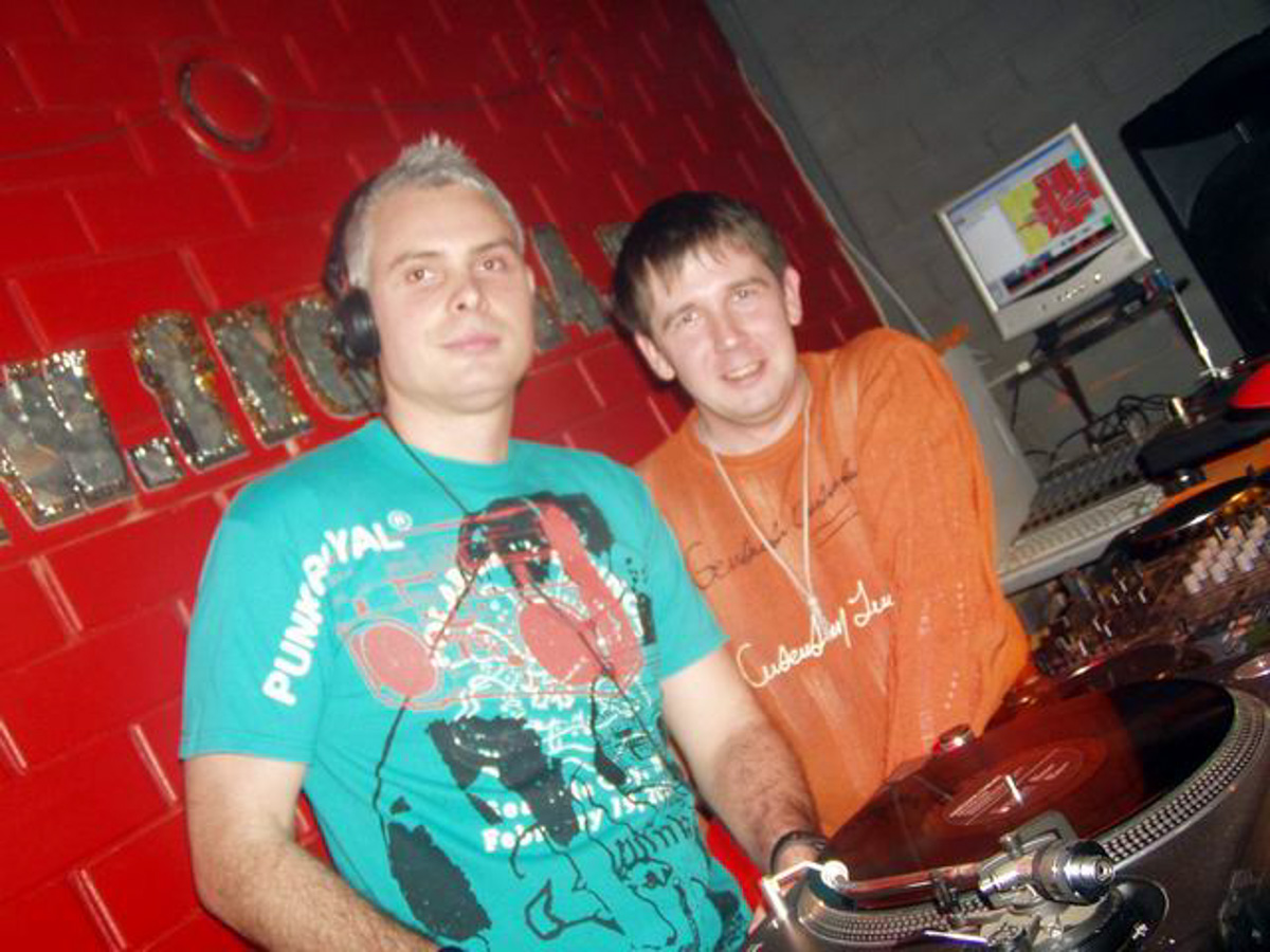 «Колизей 2000», «Ультра», «FreШ44», «Rafinad», «Studio» - сколь много значат перечисленные названия для тех, кто не чужд клубной культуры. В свое время именно в этих заведениях гремела самая актуальная музыка и проводились самые крутые тусовки. Поностальгируем? А поможет нам в этом Алекс Кокс – диджей и клубный продюсер.