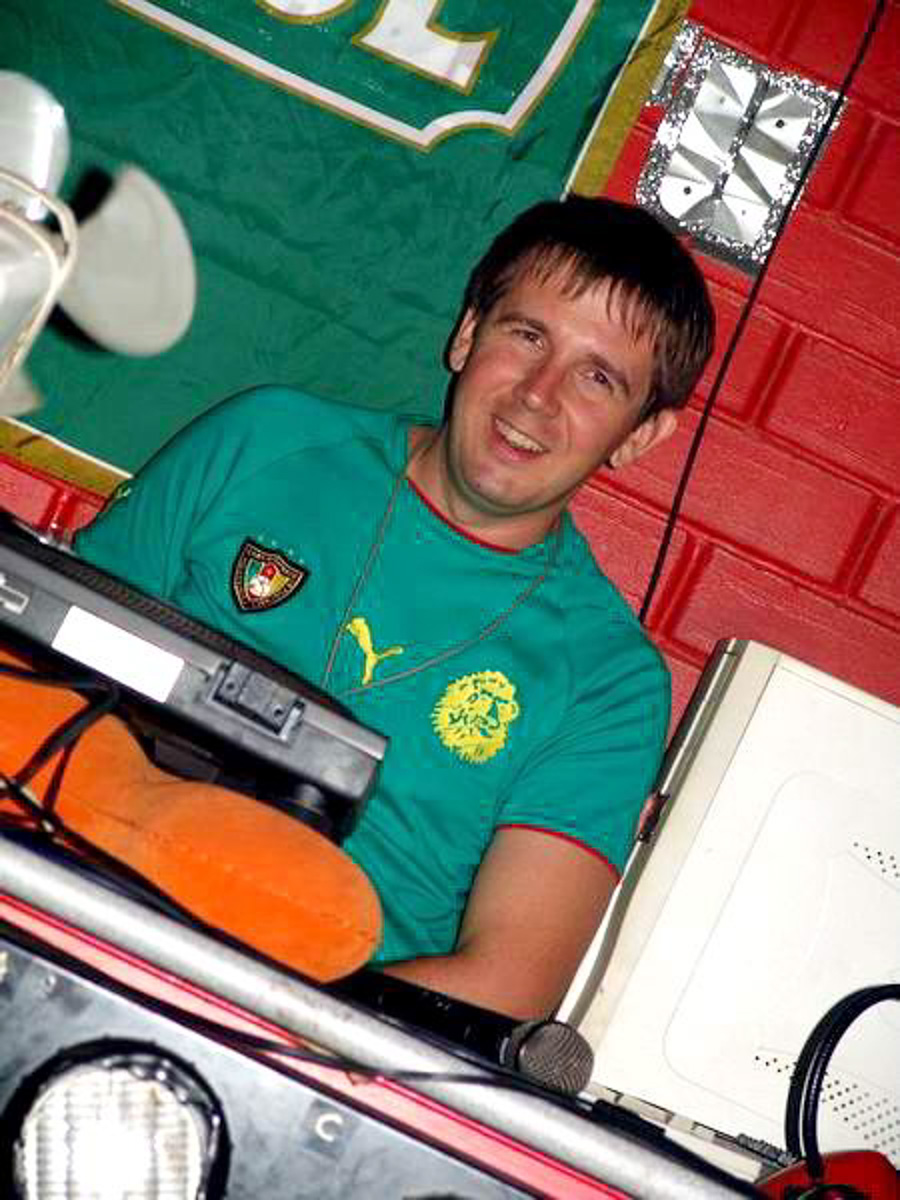 «Колизей 2000», «Ультра», «FreШ44», «Rafinad», «Studio» - сколь много значат перечисленные названия для тех, кто не чужд клубной культуры. В свое время именно в этих заведениях гремела самая актуальная музыка и проводились самые крутые тусовки. Поностальгируем? А поможет нам в этом Алекс Кокс – диджей и клубный продюсер.