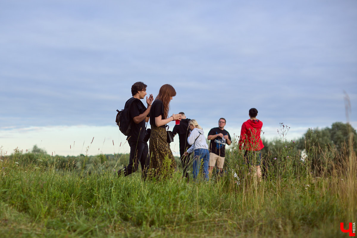 Каждый местный любитель электроники хотя бы раз бывал на мероприятиях объединения PANORAMA. Комьюнити ассоциируется с форматом летних оупенов, которые знакомят слушателей с новыми течениями в музыке. Что представляет из себя на данный момент PANORAMA и какие, по мнению одного из организаторов электронного джема Aftarain, сегодня в тренде жанры и стили, — в материале «Ключ-Медиа».
