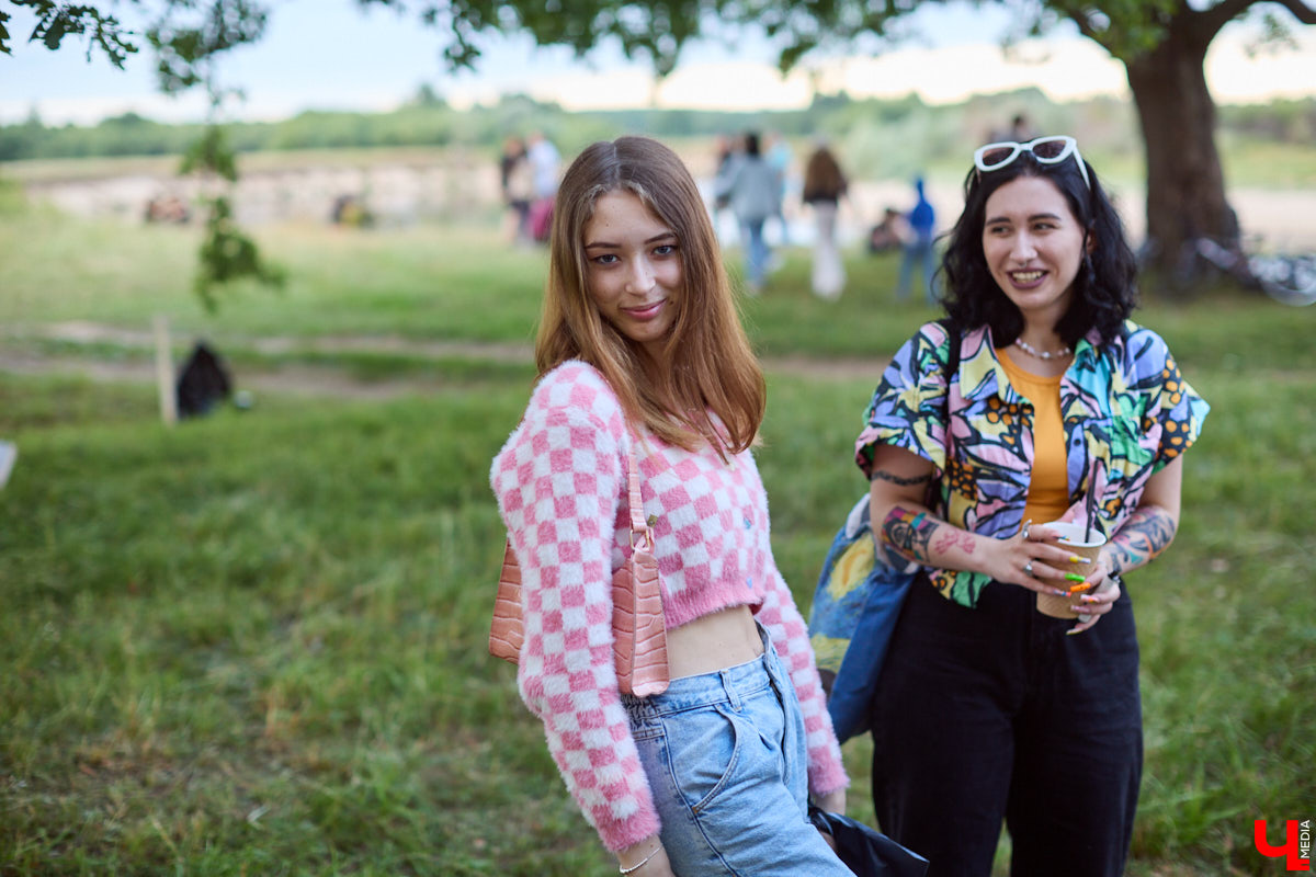 Каждый местный любитель электроники хотя бы раз бывал на мероприятиях объединения PANORAMA. Комьюнити ассоциируется с форматом летних оупенов, которые знакомят слушателей с новыми течениями в музыке. Что представляет из себя на данный момент PANORAMA и какие, по мнению одного из организаторов электронного джема Aftarain, сегодня в тренде жанры и стили, — в материале «Ключ-Медиа».