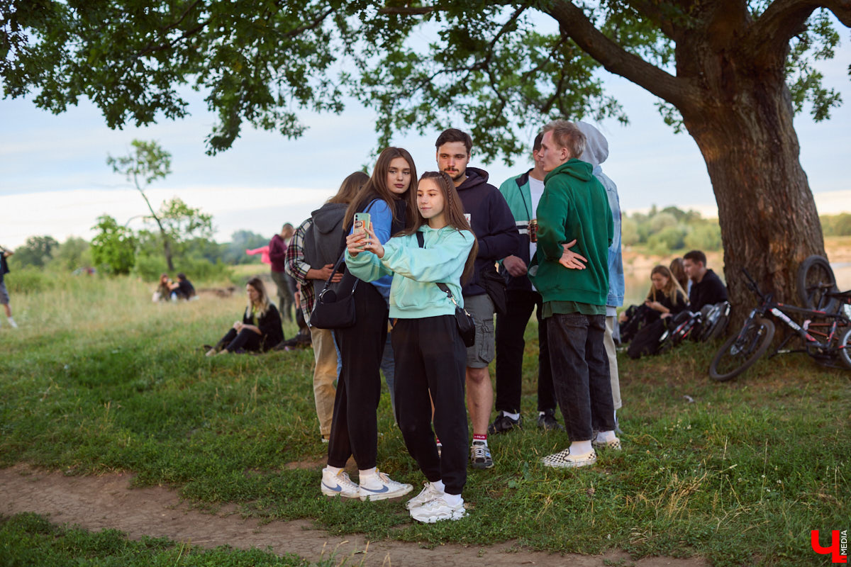 Каждый местный любитель электроники хотя бы раз бывал на мероприятиях объединения PANORAMA. Комьюнити ассоциируется с форматом летних оупенов, которые знакомят слушателей с новыми течениями в музыке. Что представляет из себя на данный момент PANORAMA и какие, по мнению одного из организаторов электронного джема Aftarain, сегодня в тренде жанры и стили, — в материале «Ключ-Медиа».