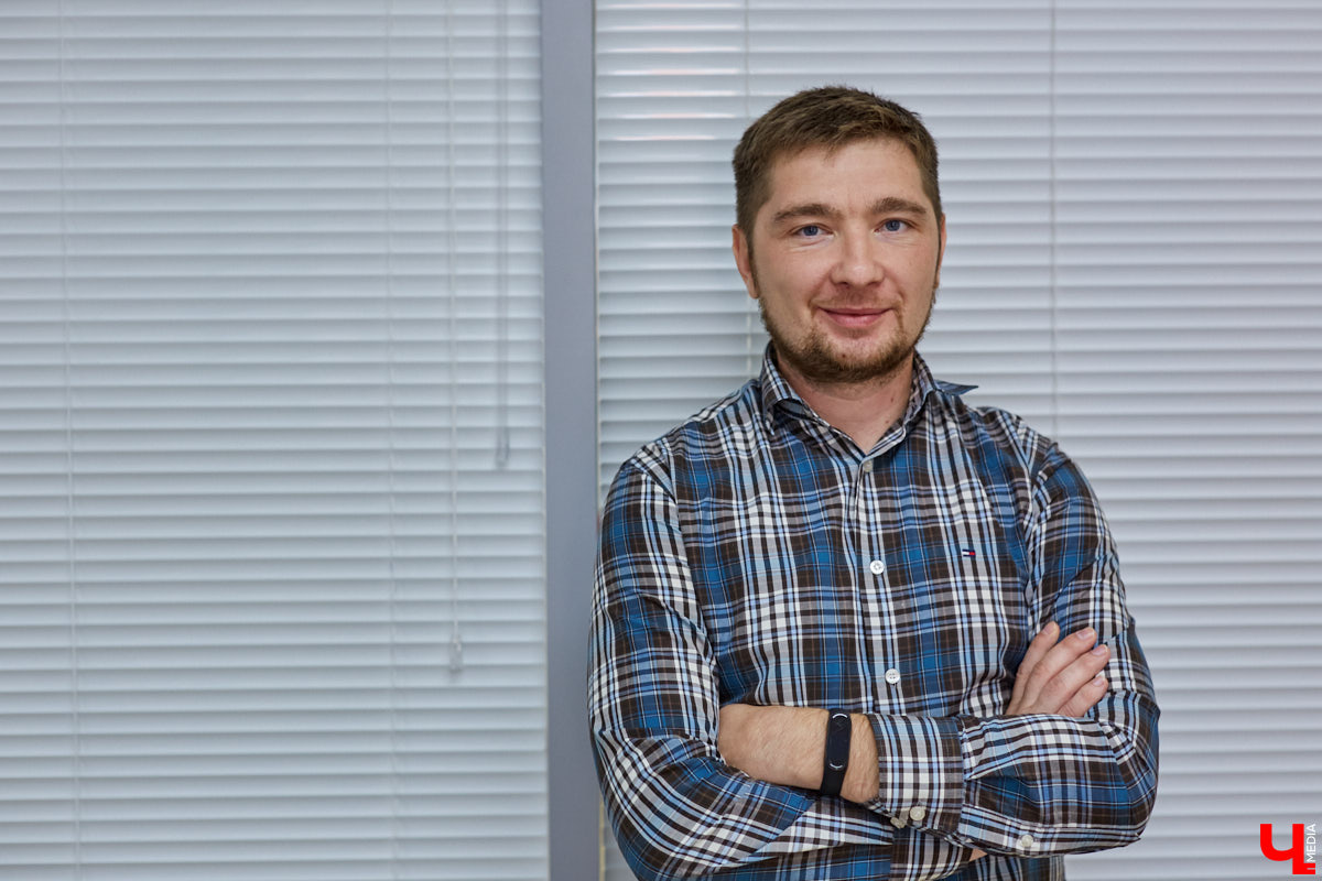 В апреле этого года «Ключ-Медиа» познакомился с только-только запустившимся проектом Риалвеб: филиалом интернет-агентства, который для поиска мотивированных сотрудников во Владимире открыл школу маркетинга. Окончив обучение, студенты получили офферы - новую перспективную работу. Узнаем, как маркетинг изменил жизнь владимирцев.