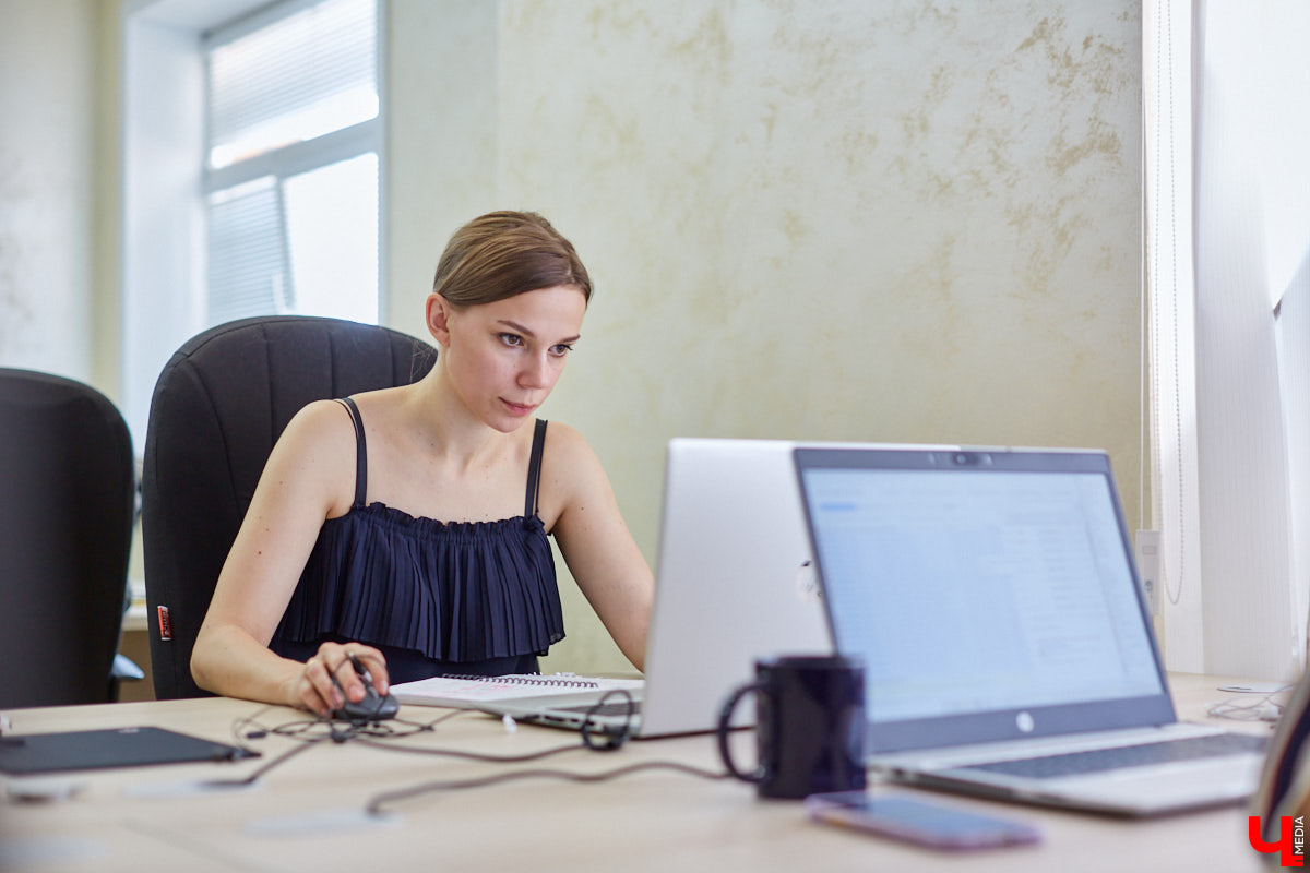 В апреле этого года «Ключ-Медиа» познакомился с только-только запустившимся проектом Риалвеб: филиалом интернет-агентства, который для поиска мотивированных сотрудников во Владимире открыл школу маркетинга. Окончив обучение, студенты получили офферы - новую перспективную работу. Узнаем, как маркетинг изменил жизнь владимирцев.