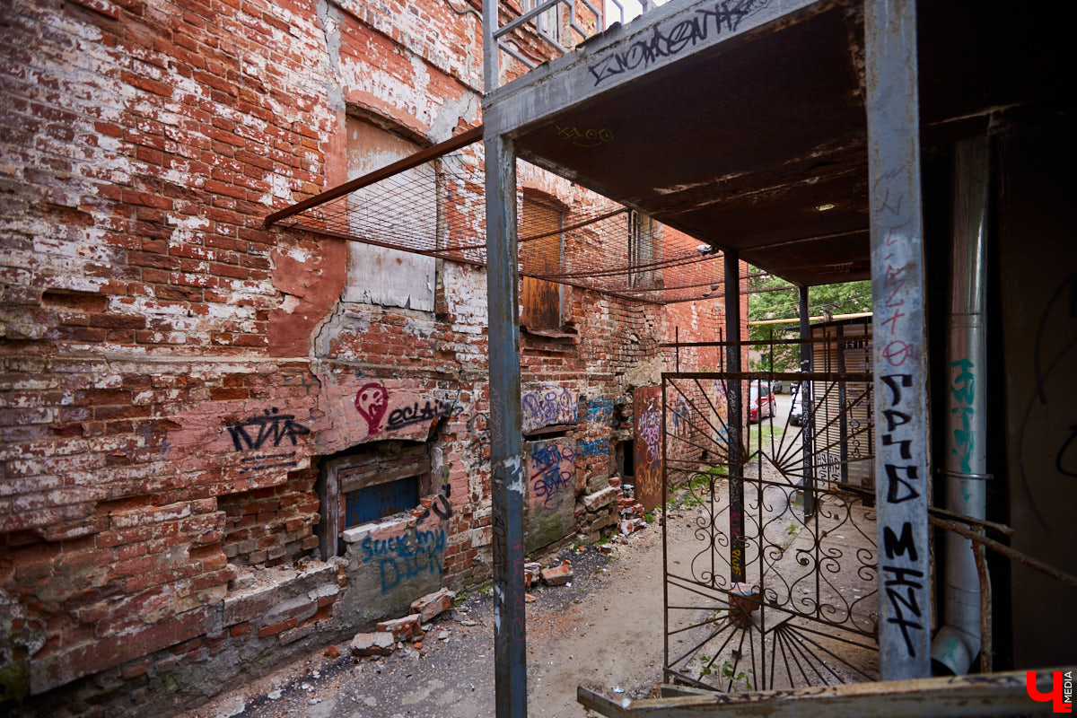 Сносить, реставрировать или забыть? Что делать со старинными владимирскими домами? Однозначного ответа нет, но задуматься в очередной раз стоит.