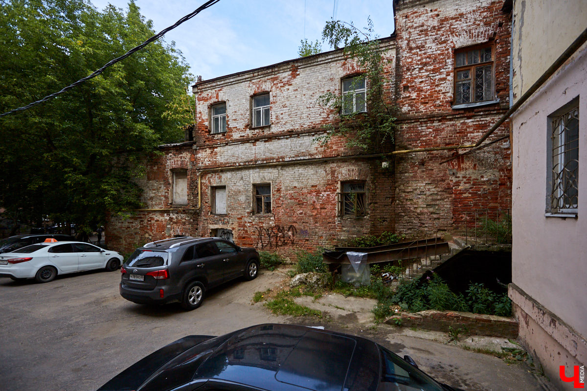 Сносить, реставрировать или забыть? Что делать со старинными владимирскими домами? Однозначного ответа нет, но задуматься в очередной раз стоит.