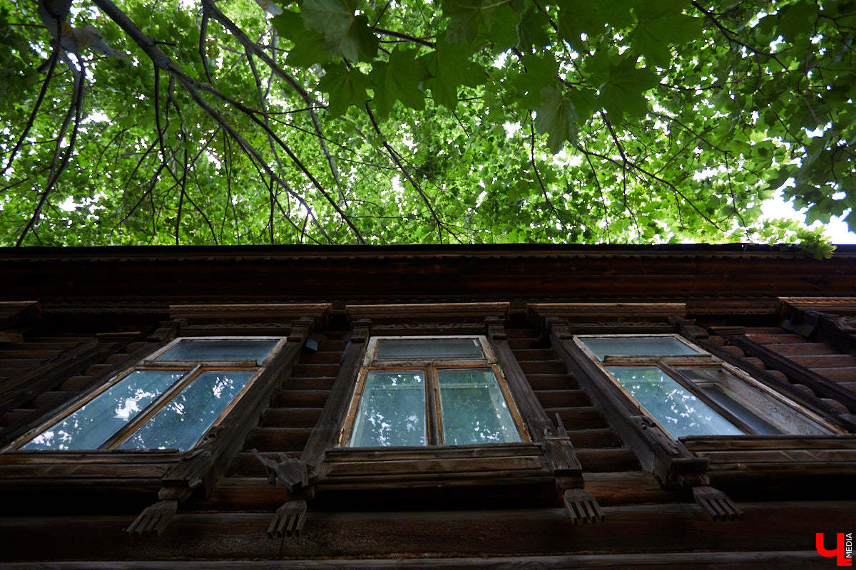 Сносить, реставрировать или забыть? Что делать со старинными владимирскими домами? Однозначного ответа нет, но задуматься в очередной раз стоит.