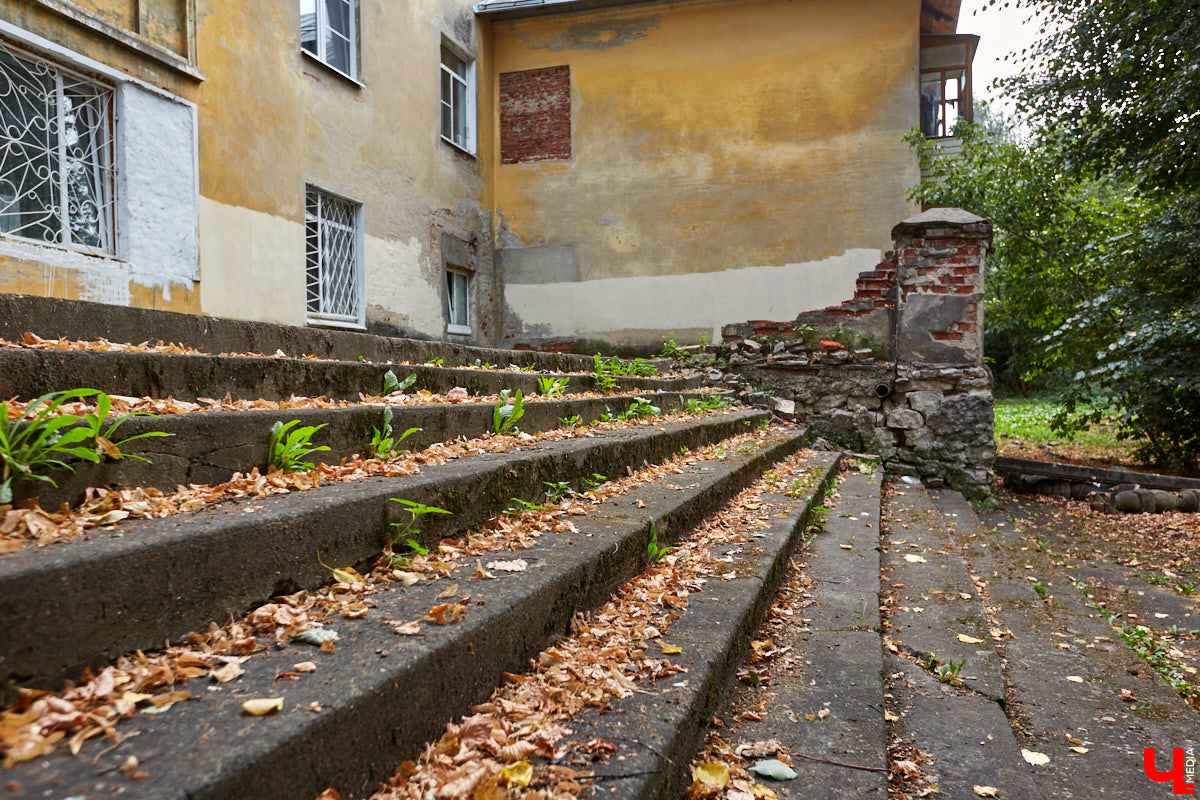 Сносить, реставрировать или забыть? Что делать со старинными владимирскими домами? Однозначного ответа нет, но задуматься в очередной раз стоит.