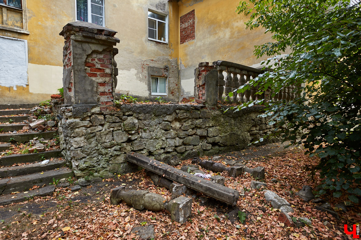 Сносить, реставрировать или забыть? Что делать со старинными владимирскими домами? Однозначного ответа нет, но задуматься в очередной раз стоит.