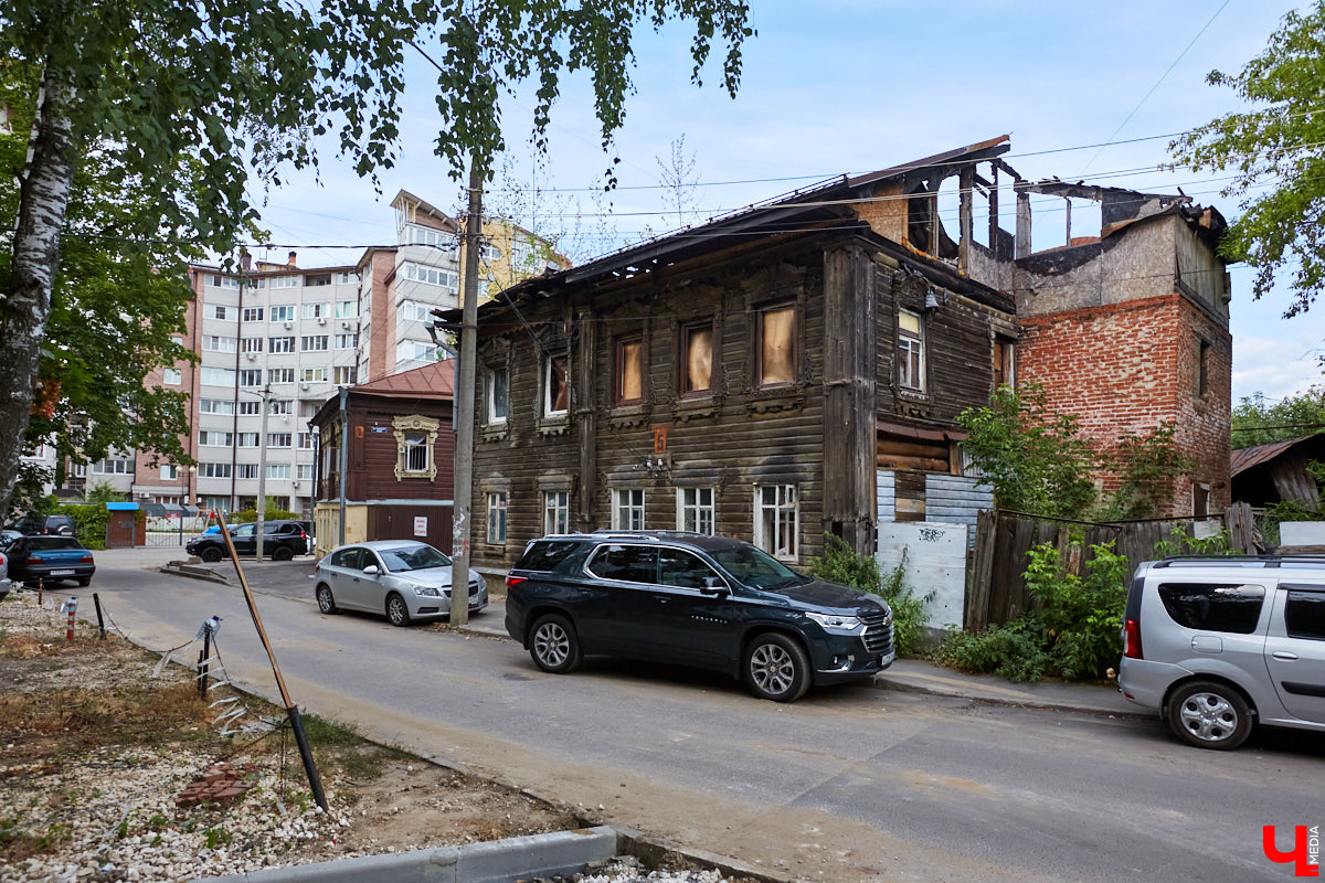 Сносить, реставрировать или забыть? Что делать со старинными владимирскими домами? Однозначного ответа нет, но задуматься в очередной раз стоит.