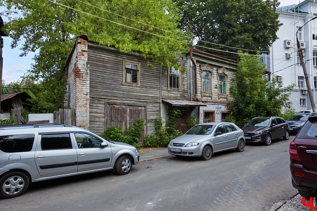 Сносить, реставрировать или забыть? Что делать со старинными владимирскими домами? Однозначного ответа нет, но задуматься в очередной раз стоит.
