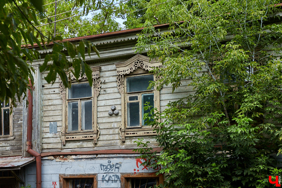 Сносить, реставрировать или забыть? Что делать со старинными владимирскими домами? Однозначного ответа нет, но задуматься в очередной раз стоит.