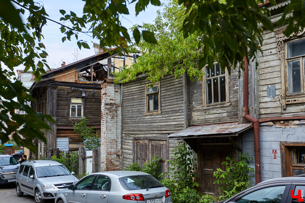 Сносить, реставрировать или забыть? Что делать со старинными владимирскими домами? Однозначного ответа нет, но задуматься в очередной раз стоит.