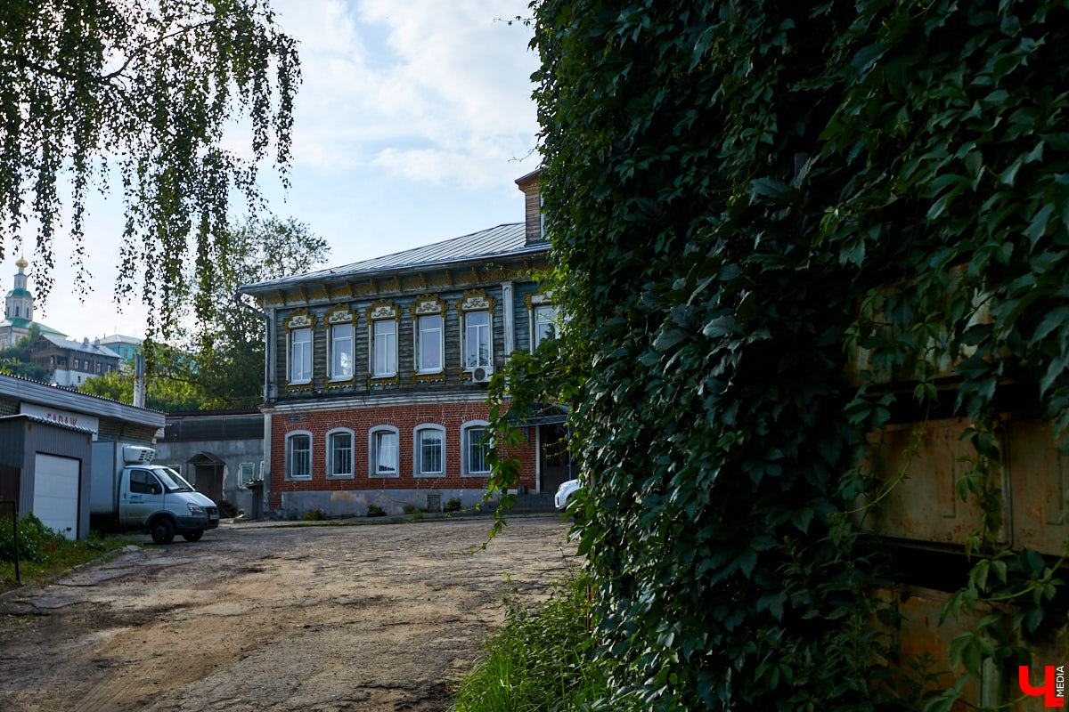 Сносить, реставрировать или забыть? Что делать со старинными владимирскими домами? Однозначного ответа нет, но задуматься в очередной раз стоит.