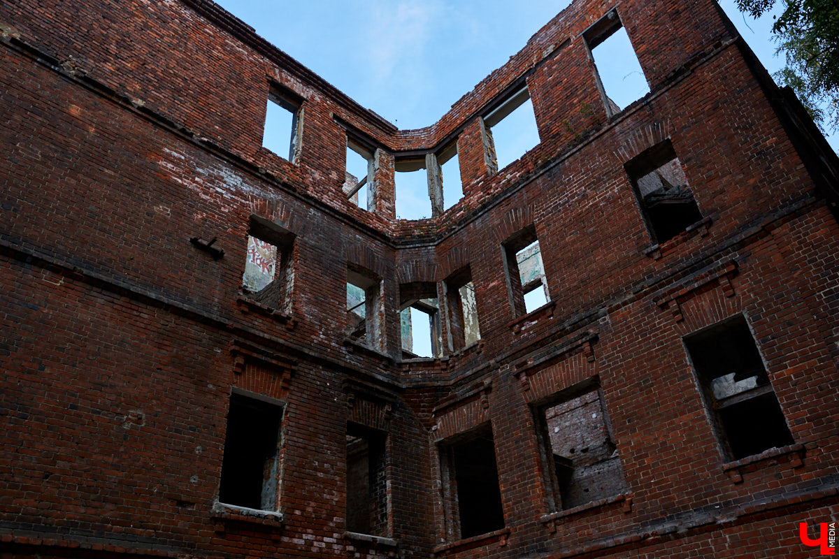 Сносить, реставрировать или забыть? Что делать со старинными владимирскими домами? Однозначного ответа нет, но задуматься в очередной раз стоит.