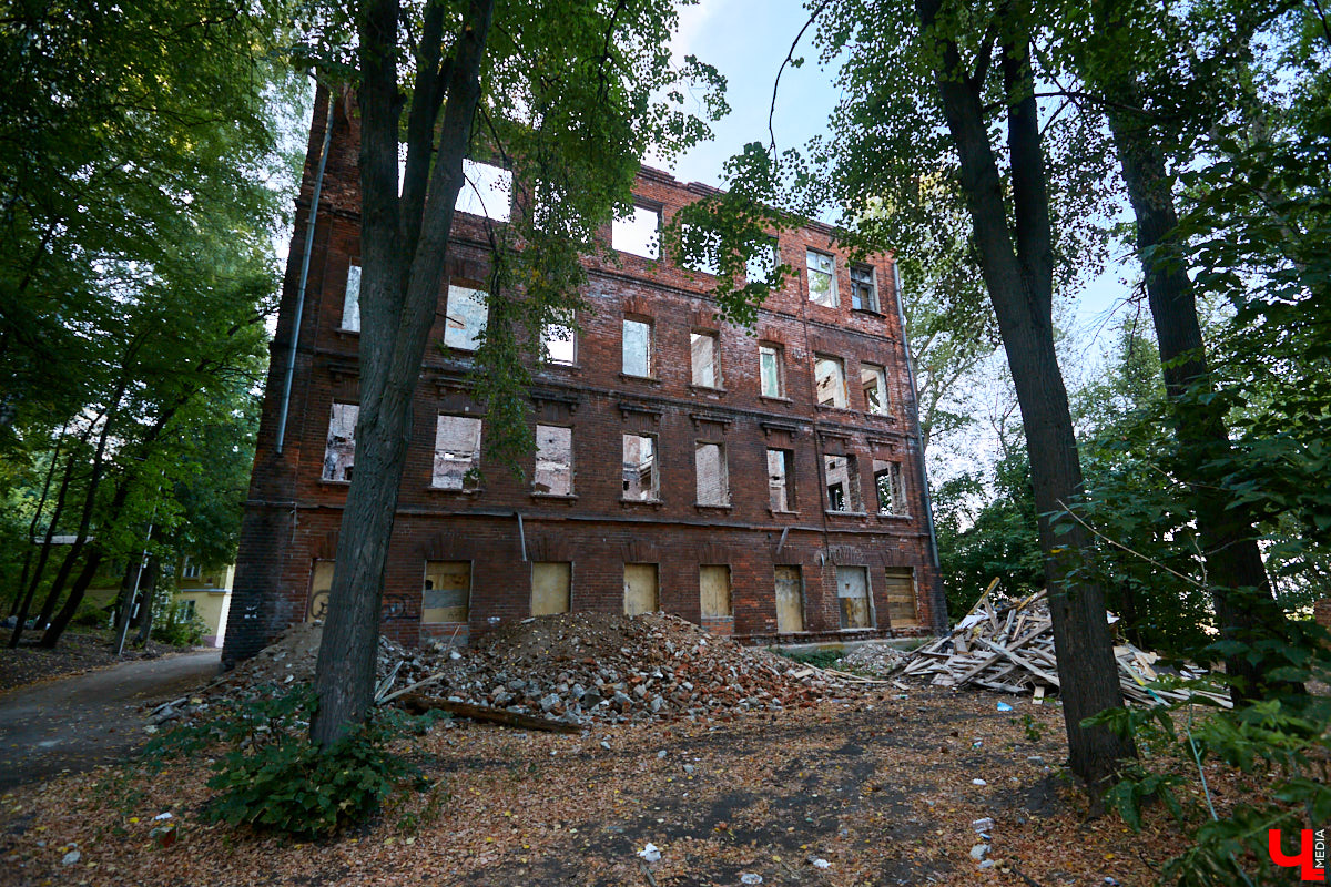 Сносить, реставрировать или забыть? Что делать со старинными владимирскими домами? Однозначного ответа нет, но задуматься в очередной раз стоит.