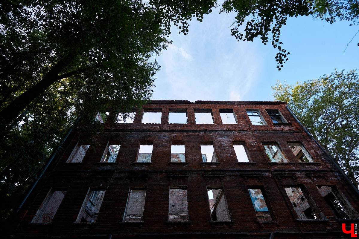 Сносить, реставрировать или забыть? Что делать со старинными владимирскими домами? Однозначного ответа нет, но задуматься в очередной раз стоит.