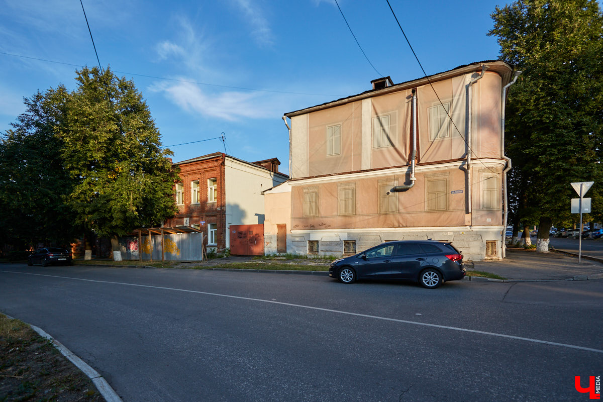 Сносить, реставрировать или забыть? Что делать со старинными владимирскими домами? Однозначного ответа нет, но задуматься в очередной раз стоит.