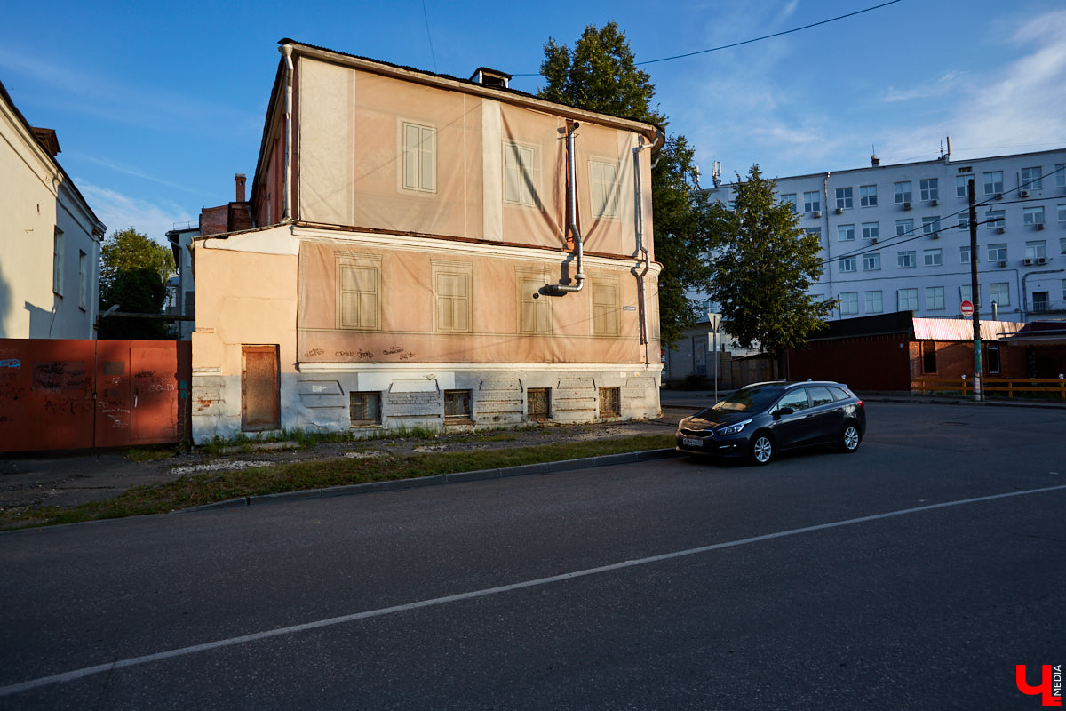 Сносить, реставрировать или забыть? Что делать со старинными владимирскими домами? Однозначного ответа нет, но задуматься в очередной раз стоит.