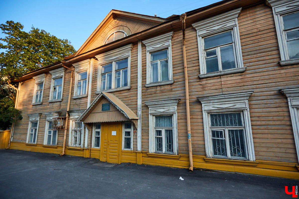 Сносить, реставрировать или забыть? Что делать со старинными владимирскими домами? Однозначного ответа нет, но задуматься в очередной раз стоит.