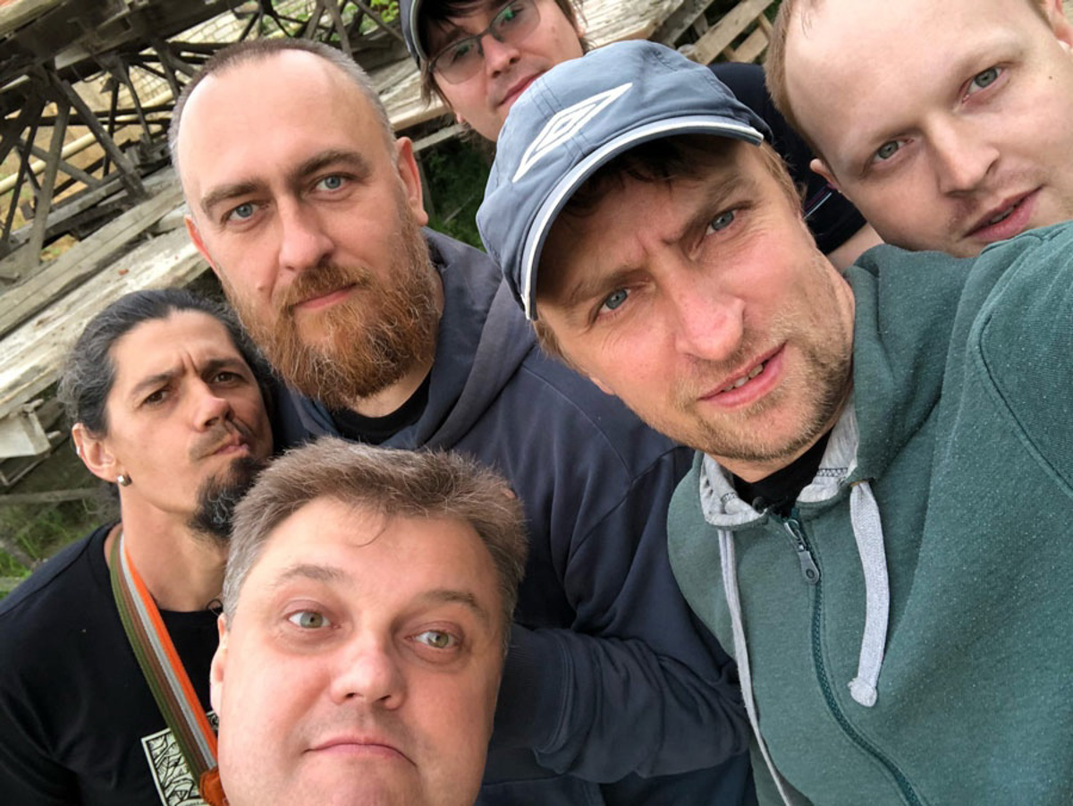 Олдскульных музыкантов не остановить: несколько синглов готовится к релизу, несколько уже опубликовано. Зреет альбом. Общаемся с вокалистом «УЧАНО» Леонидом Ионовым о творчестве, подсознательной абстракции, а также планах группы на ближайшее будущее.