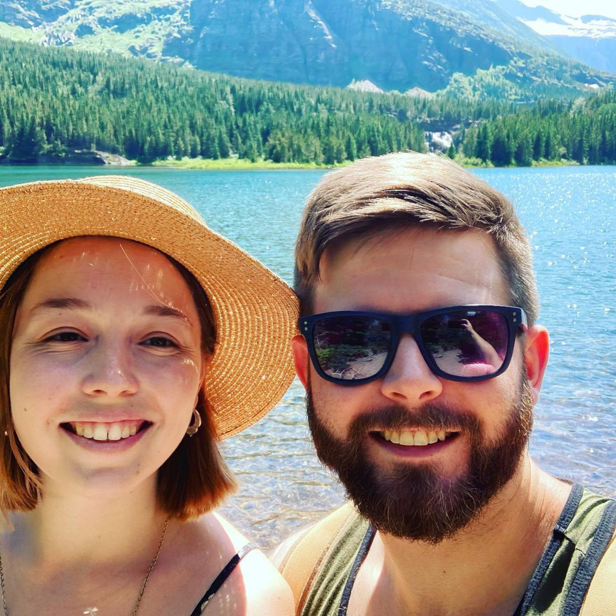 Екатерина Воробьева работала преподавательницей в «Американском доме» и там же встретила своего иностранного коллегу Кристиана. Почти с момента встречи они стали неразлучны, и вот спустя три года в совместной жизни молодых людей уже произошло предложение под «City of stars» из «Ла-Ла Ленд», свадьба с гостями по Zoom и переезд в Бостон.