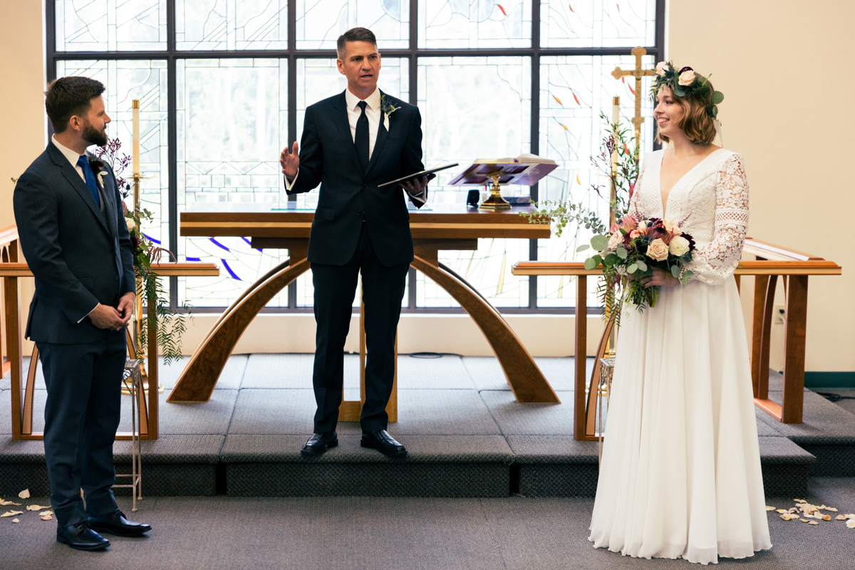 Екатерина Воробьева работала преподавательницей в «Американском доме» и там же встретила своего иностранного коллегу Кристиана. Почти с момента встречи они стали неразлучны, и вот спустя три года в совместной жизни молодых людей уже произошло предложение под «City of stars» из «Ла-Ла Ленд», свадьба с гостями по Zoom и переезд в Бостон.