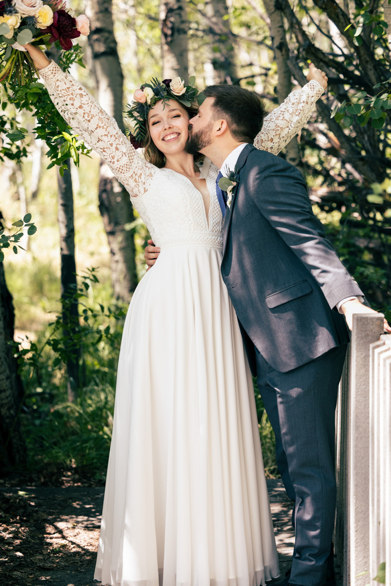 Екатерина Воробьева работала преподавательницей в «Американском доме» и там же встретила своего иностранного коллегу Кристиана. Почти с момента встречи они стали неразлучны, и вот спустя три года в совместной жизни молодых людей уже произошло предложение под «City of stars» из «Ла-Ла Ленд», свадьба с гостями по Zoom и переезд в Бостон.