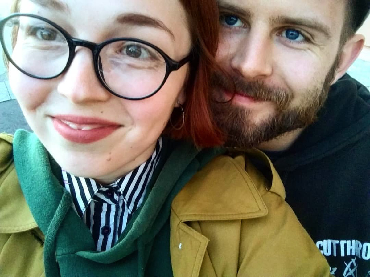 Екатерина Воробьева работала преподавательницей в «Американском доме» и там же встретила своего иностранного коллегу Кристиана. Почти с момента встречи они стали неразлучны, и вот спустя три года в совместной жизни молодых людей уже произошло предложение под «City of stars» из «Ла-Ла Ленд», свадьба с гостями по Zoom и переезд в Бостон.