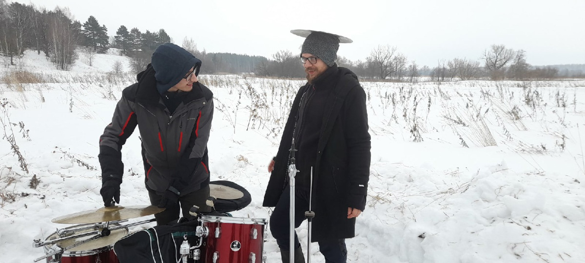 «Приветствую, друже! Загадочная тропа привела тебя сюда не просто так. Каждая песня «Агидель» - это отдельный мир, в котором схлестнулись добро и зло», - именно такие строки встречают каждого, кто решит зайти на страницу владимирской фолк-рок группы «Агидель». . А еще в самом верху ленты всех любопытных ждет новый клип группы на песню «Воет волк».