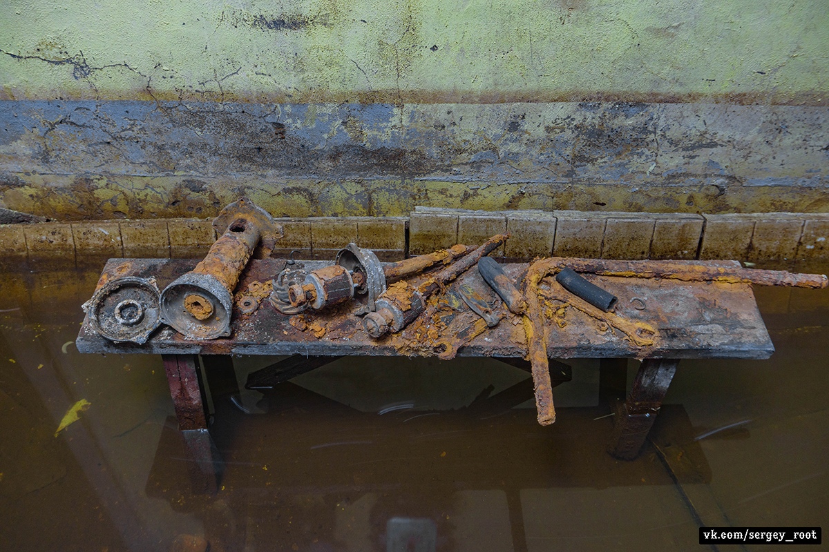 Фотограф Сергей Рут снова вызывает стайки мурашек. Смотрим его новый репортаж из полузатопленного владимирского бомбоубежища.