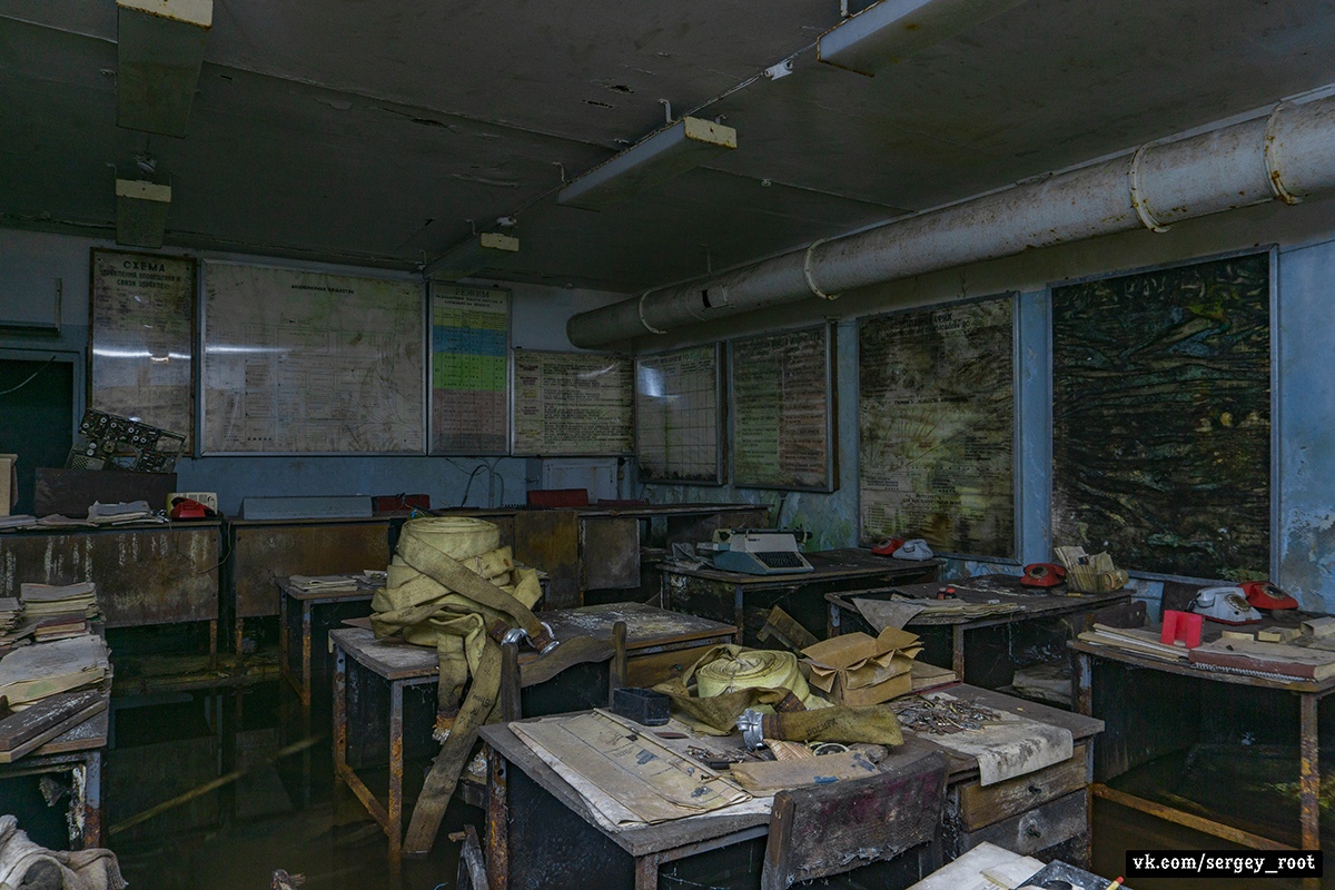 Фотограф Сергей Рут снова вызывает стайки мурашек. Смотрим его новый репортаж из полузатопленного владимирского бомбоубежища.