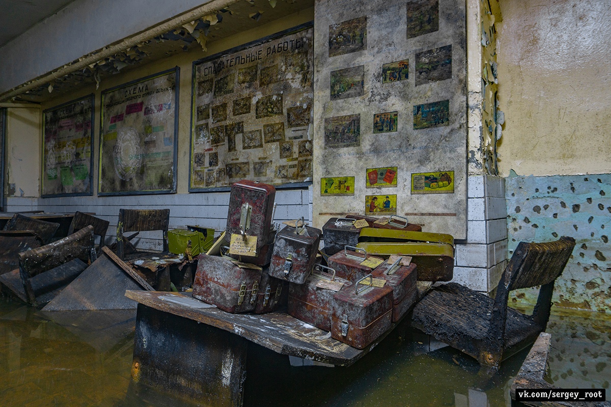 Фотограф Сергей Рут снова вызывает стайки мурашек. Смотрим его новый репортаж из полузатопленного владимирского бомбоубежища.