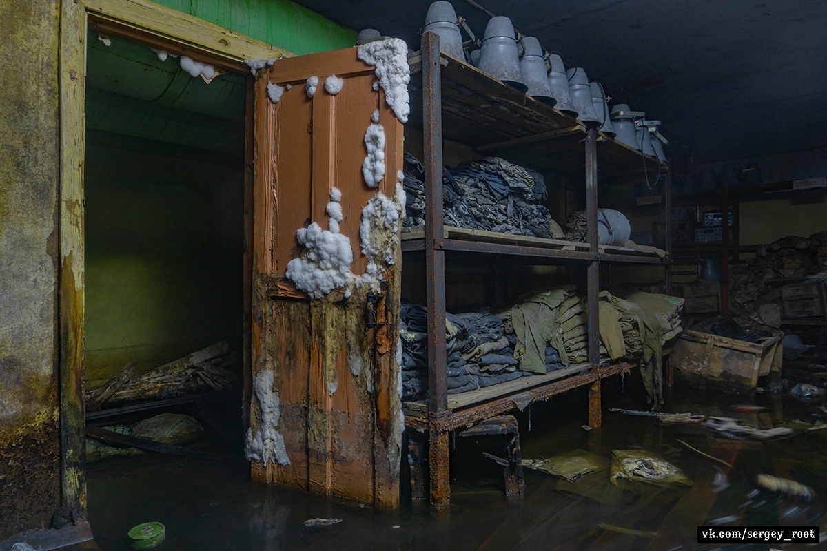 Фотограф Сергей Рут снова вызывает стайки мурашек. Смотрим его новый репортаж из полузатопленного владимирского бомбоубежища.