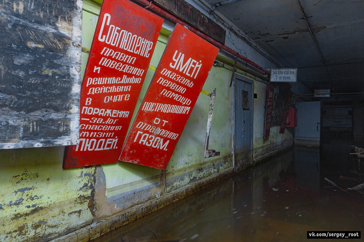 Фотограф Сергей Рут снова вызывает стайки мурашек. Смотрим его новый репортаж из полузатопленного владимирского бомбоубежища.