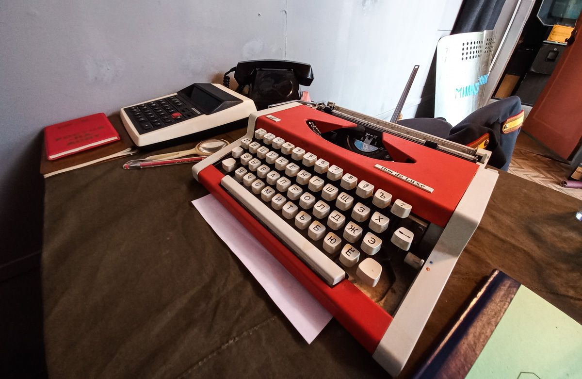 В прошлые выходные в музее парка 850-летия открылась новая интерактивная выставка, которая включает в себя несколько десятков оригинальных экспонатов, бывших в употреблении в советских органах внутренних дел.