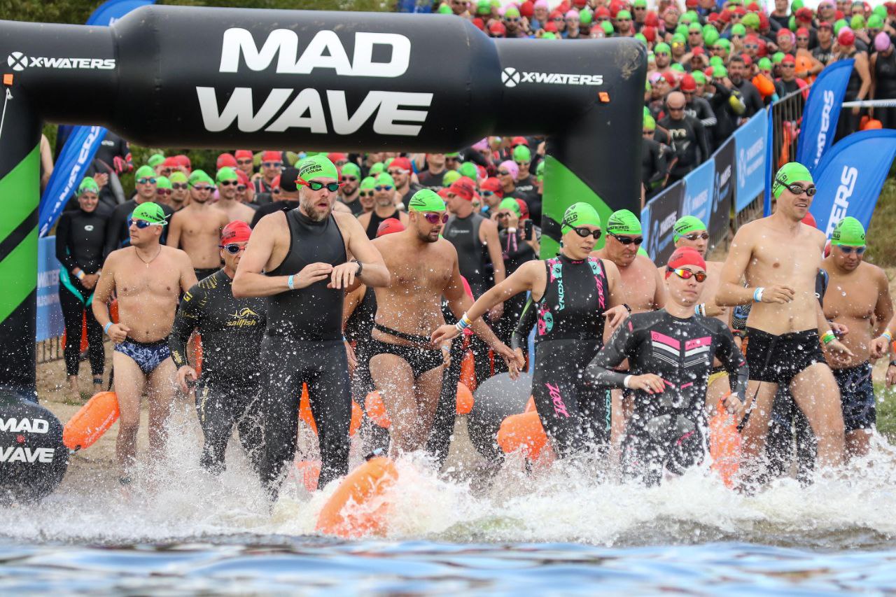 Владимирская ультрамарафонка Юлия Наумова заняла 6 место в своей возрастной категории на соревнованиях по плаванию в открытой воде. О самом массовом старте на Волге с 2000 участников, подготовке к преодолению 90 километров в августе и мыслях спортсменки во время заплыва — в рассказе «Ключ-Медиа».