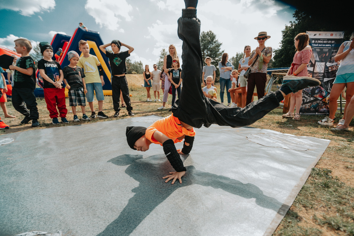 В минувшие выходные владимирцы шумно отмечали день рождения Загородного парка. Самые яркие события праздника прошли в районе озера.