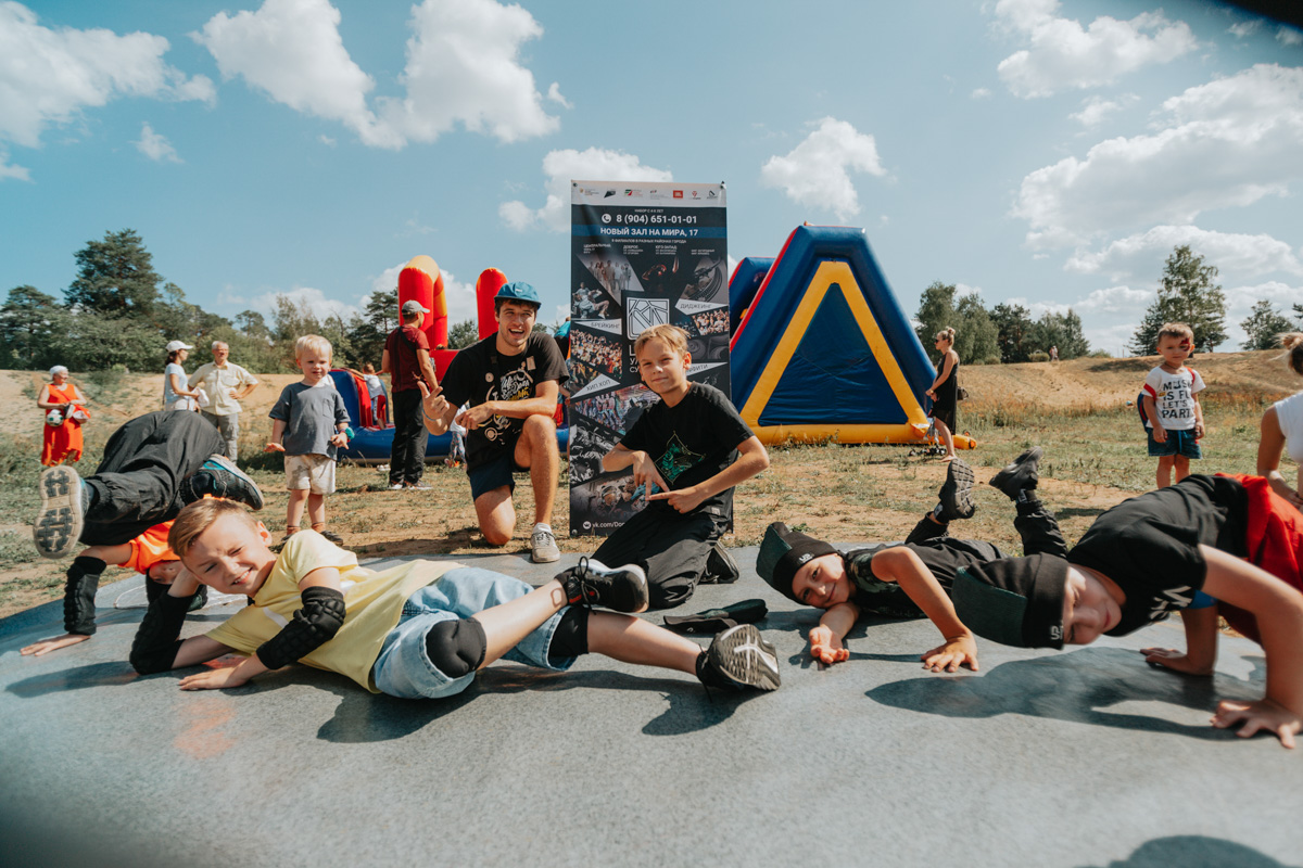 В минувшие выходные владимирцы шумно отмечали день рождения Загородного парка. Самые яркие события праздника прошли в районе озера.
