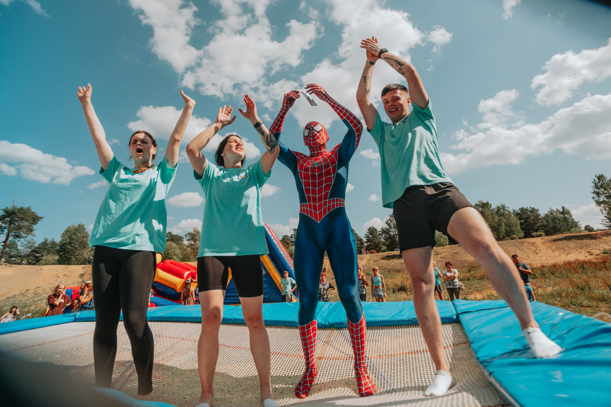В минувшие выходные владимирцы шумно отмечали день рождения Загородного парка. Самые яркие события праздника прошли в районе озера.