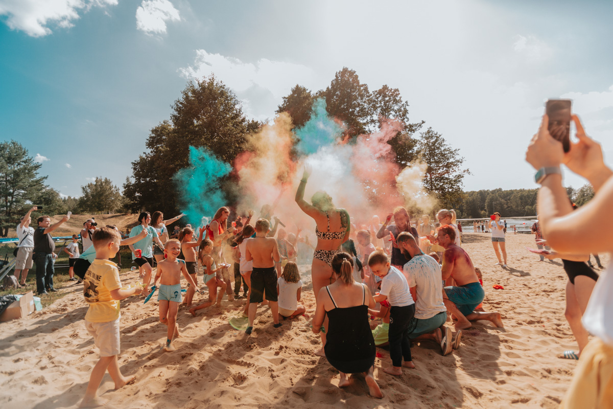 В минувшие выходные владимирцы шумно отмечали день рождения Загородного парка. Самые яркие события праздника прошли в районе озера.