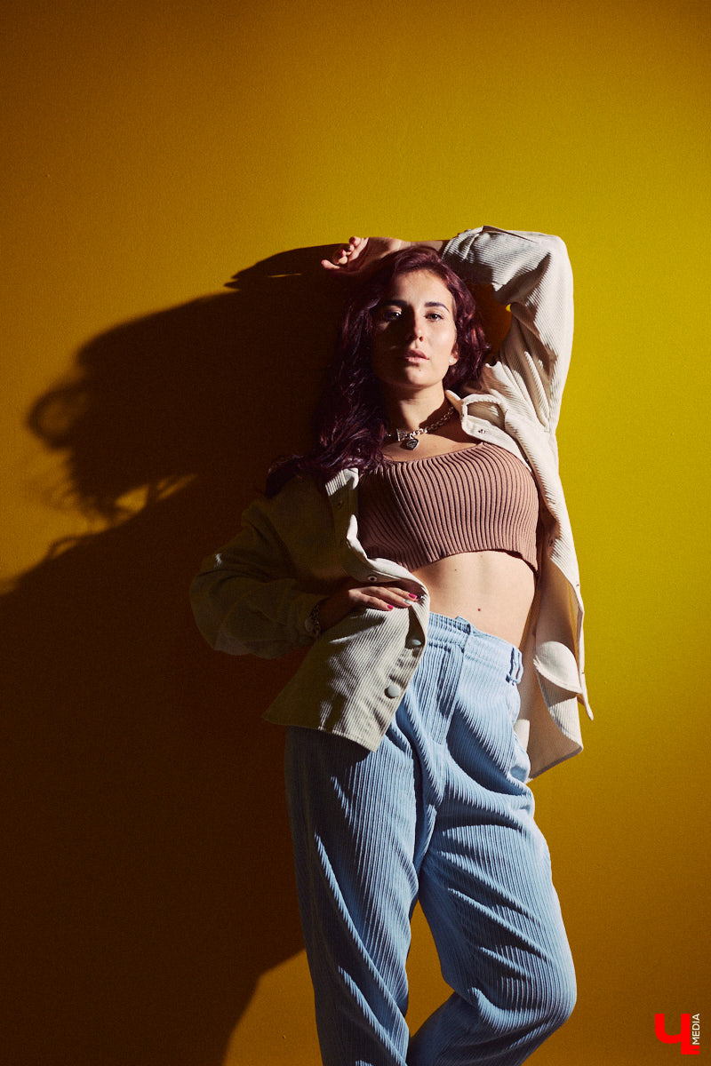 Ученики танцевальной школы «LaViDanza» обычно видят диву латины Валерию Лебедеву в спортивной одежде, за исключением занятий по high-heels, где девушка превращается в львицу, тигрицу и по жизни победительницу - высокий каблук обязывает. Однако, несмотря на бесконечную активность 25 часов в сутки, танцовщица вне работы очень даже любит наряжаться.