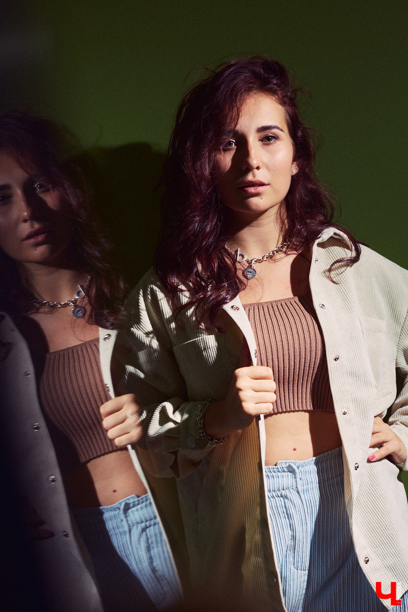 Ученики танцевальной школы «LaViDanza» обычно видят диву латины Валерию Лебедеву в спортивной одежде, за исключением занятий по high-heels, где девушка превращается в львицу, тигрицу и по жизни победительницу - высокий каблук обязывает. Однако, несмотря на бесконечную активность 25 часов в сутки, танцовщица вне работы очень даже любит наряжаться.