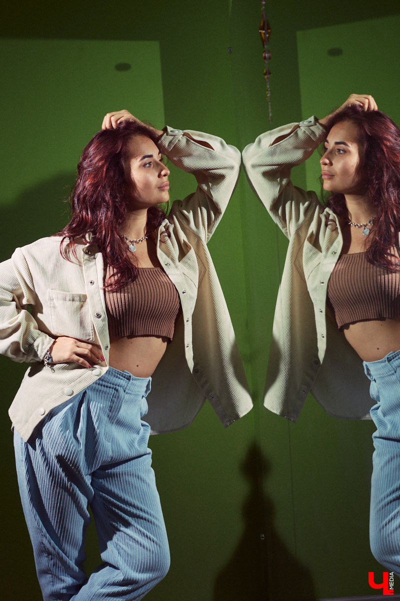 Ученики танцевальной школы «LaViDanza» обычно видят диву латины Валерию Лебедеву в спортивной одежде, за исключением занятий по high-heels, где девушка превращается в львицу, тигрицу и по жизни победительницу - высокий каблук обязывает. Однако, несмотря на бесконечную активность 25 часов в сутки, танцовщица вне работы очень даже любит наряжаться.