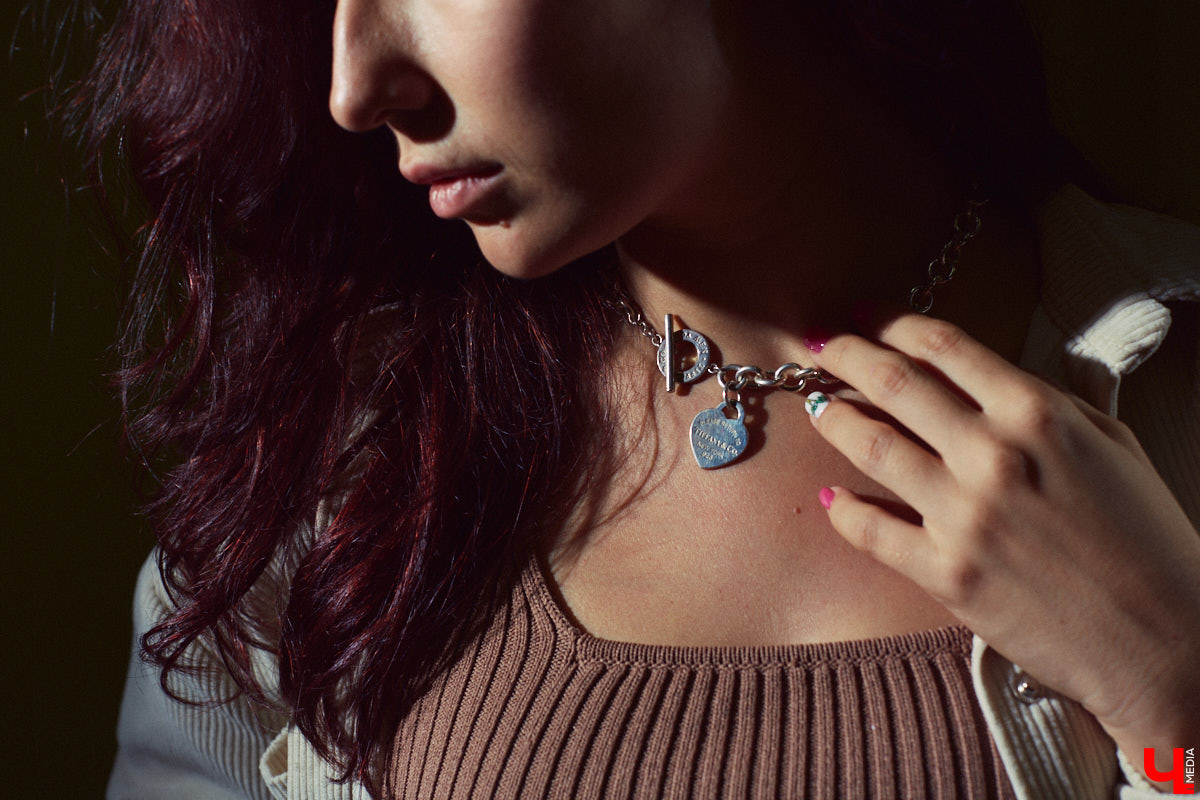 Ученики танцевальной школы «LaViDanza» обычно видят диву латины Валерию Лебедеву в спортивной одежде, за исключением занятий по high-heels, где девушка превращается в львицу, тигрицу и по жизни победительницу - высокий каблук обязывает. Однако, несмотря на бесконечную активность 25 часов в сутки, танцовщица вне работы очень даже любит наряжаться.